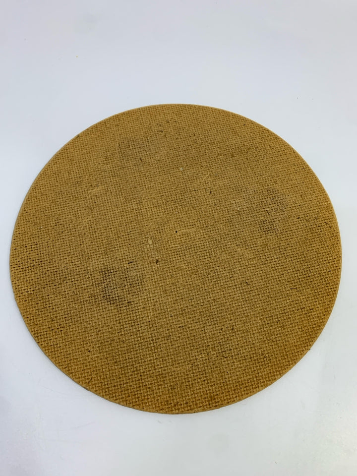 HEX DOUBLE DISTELFINK TRIVET.