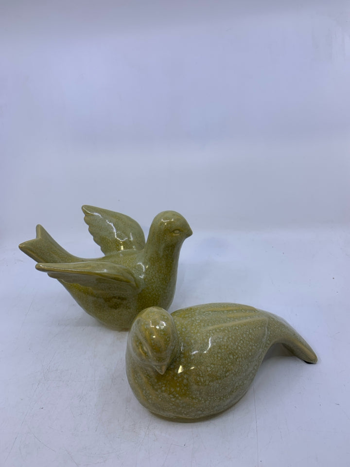 2 PC CERAMIC PALE GREEN MORNING DOVES.