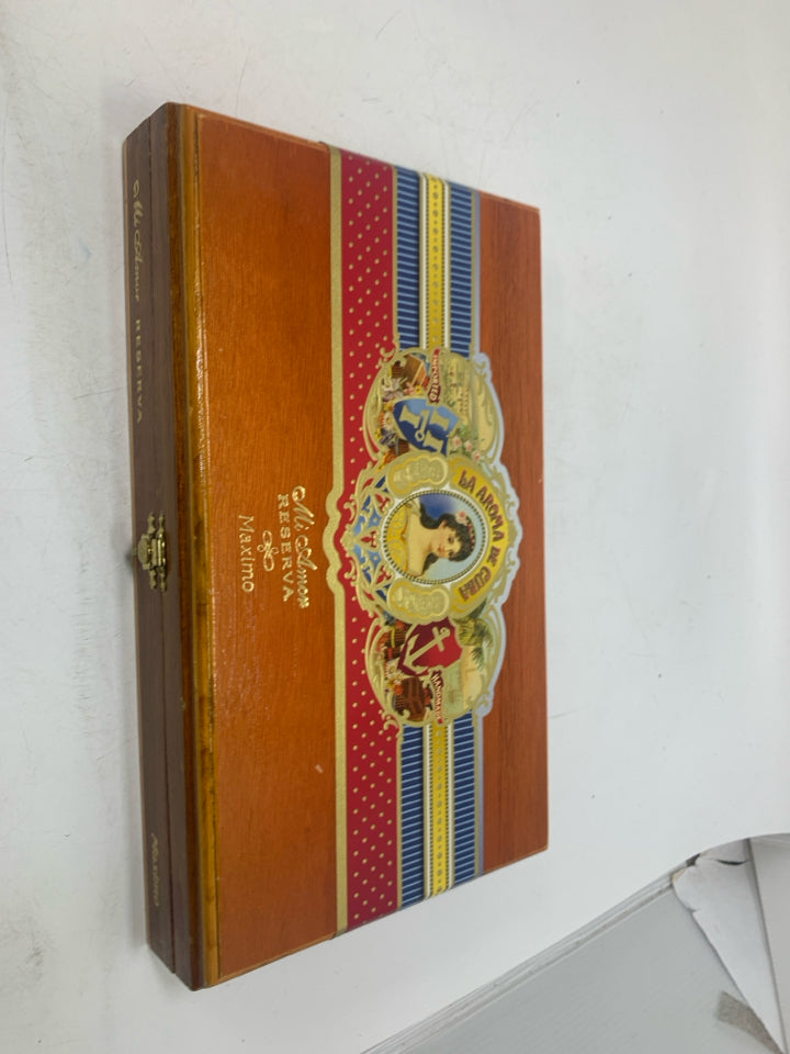 LA AROMA DE CUBA WOOD CIGAR BOX.
