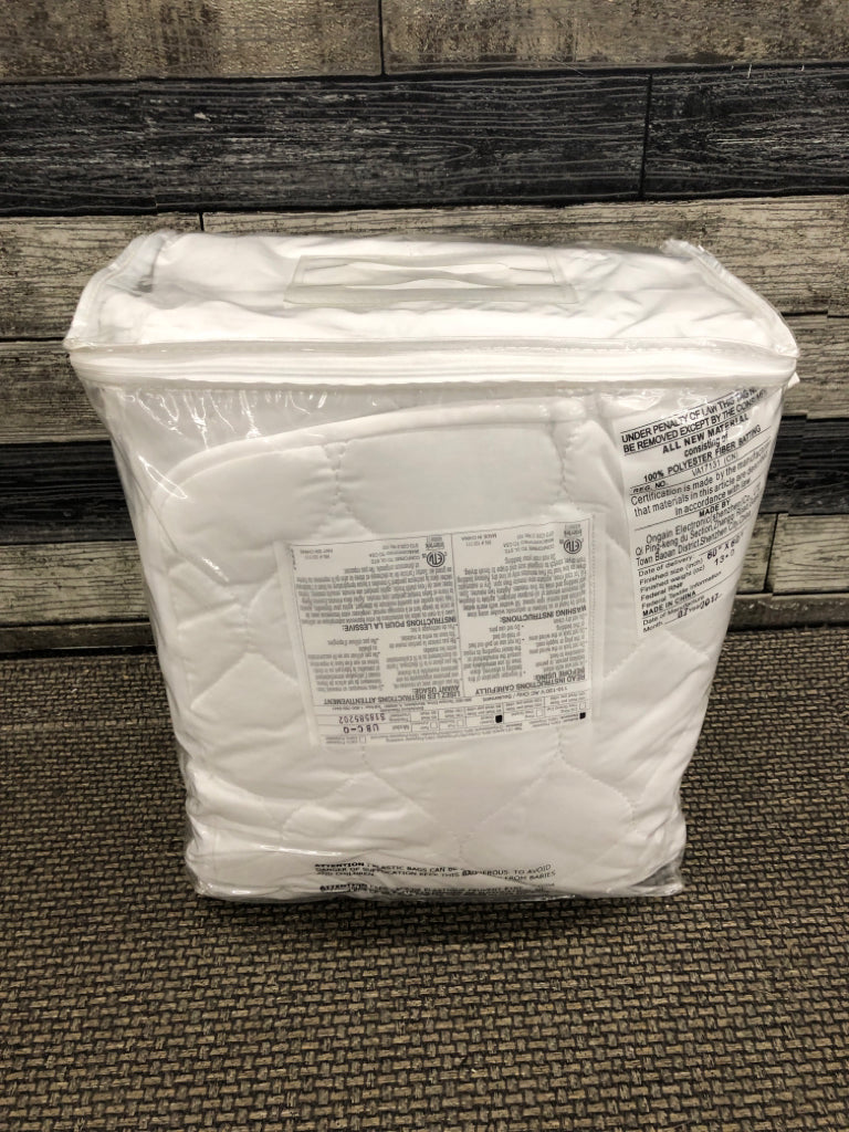 NIP AUTOMATIC HEATED QUEEN MATTRESS PAD.