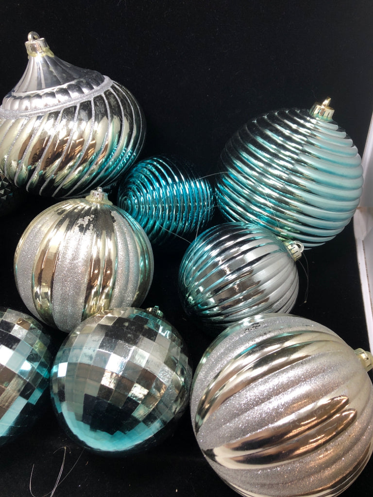 11 LG BLUE/SILVER OUTDOOR ORNAMENTS IN BAG.