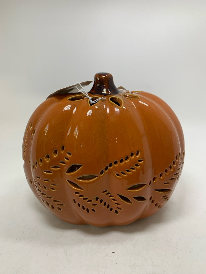 NWT CERAMIC PIERCED LIGHT UP PUMPKIN.