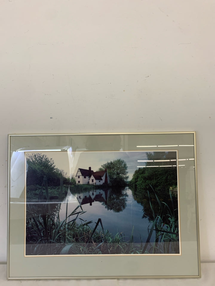 WILLY LOTT'S COTTAGE RIVER STOUR SUFFOLK ENGLAND FRAMED PHOTO WALL ART.