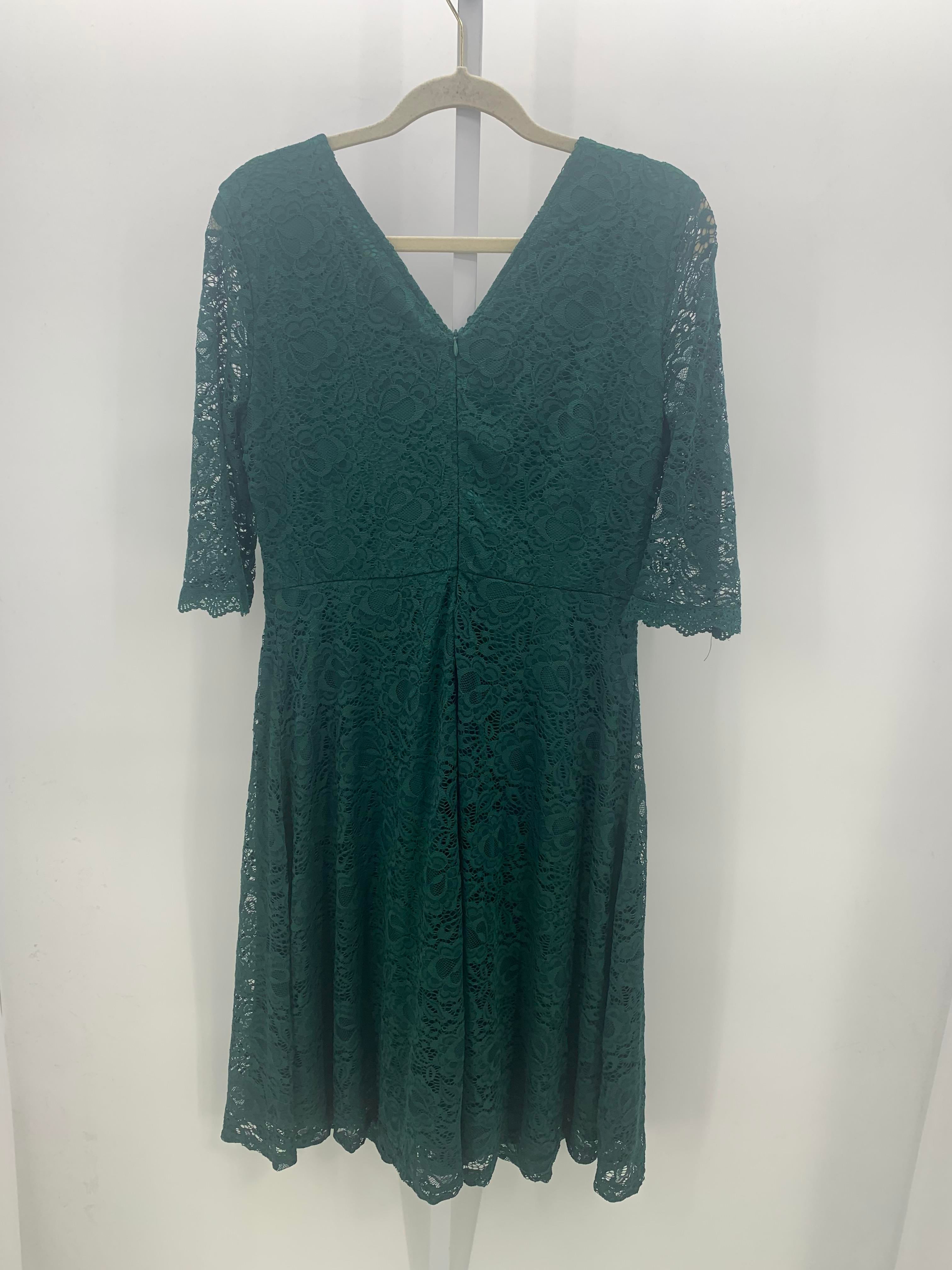 Size Large Misses Short Sleeve Dress