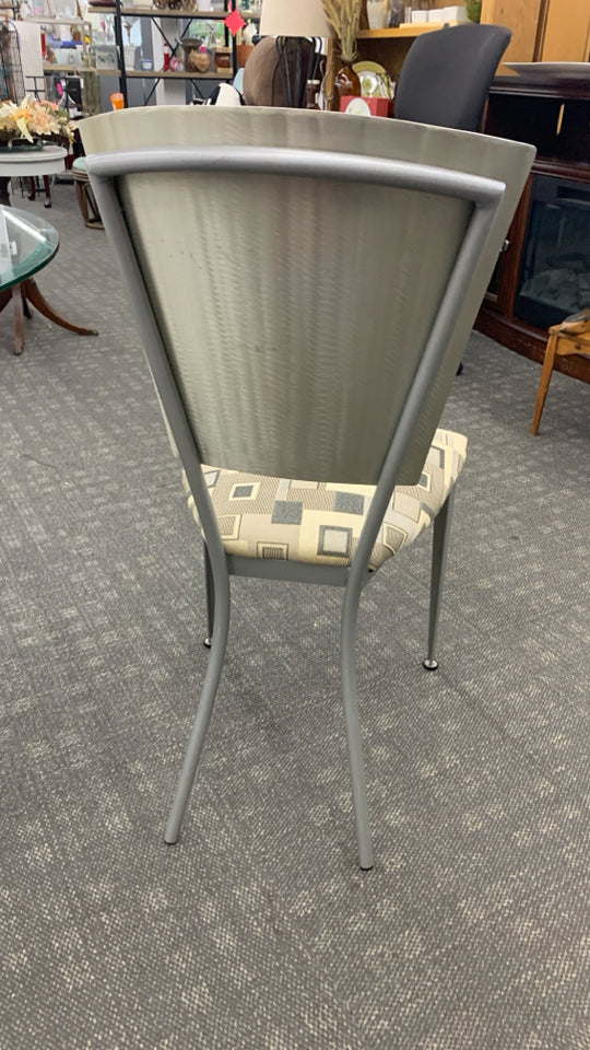 GLASS-TOP METAL TABLE WITH 4 CHAIRS.