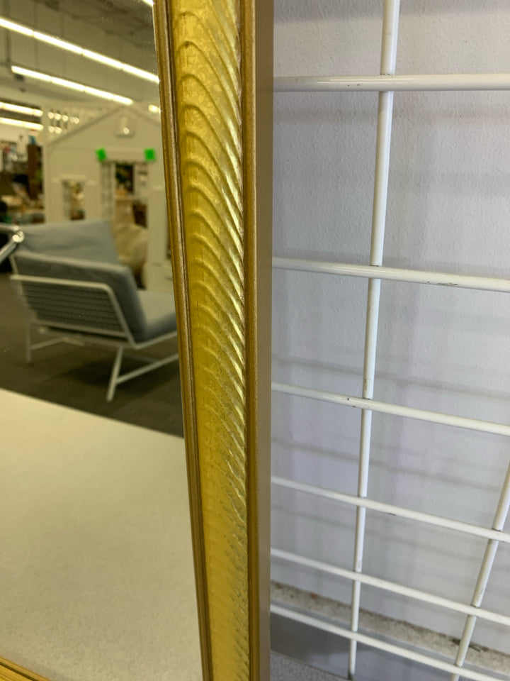 RECTANGULAR GOLD FRAMED MIRROR.