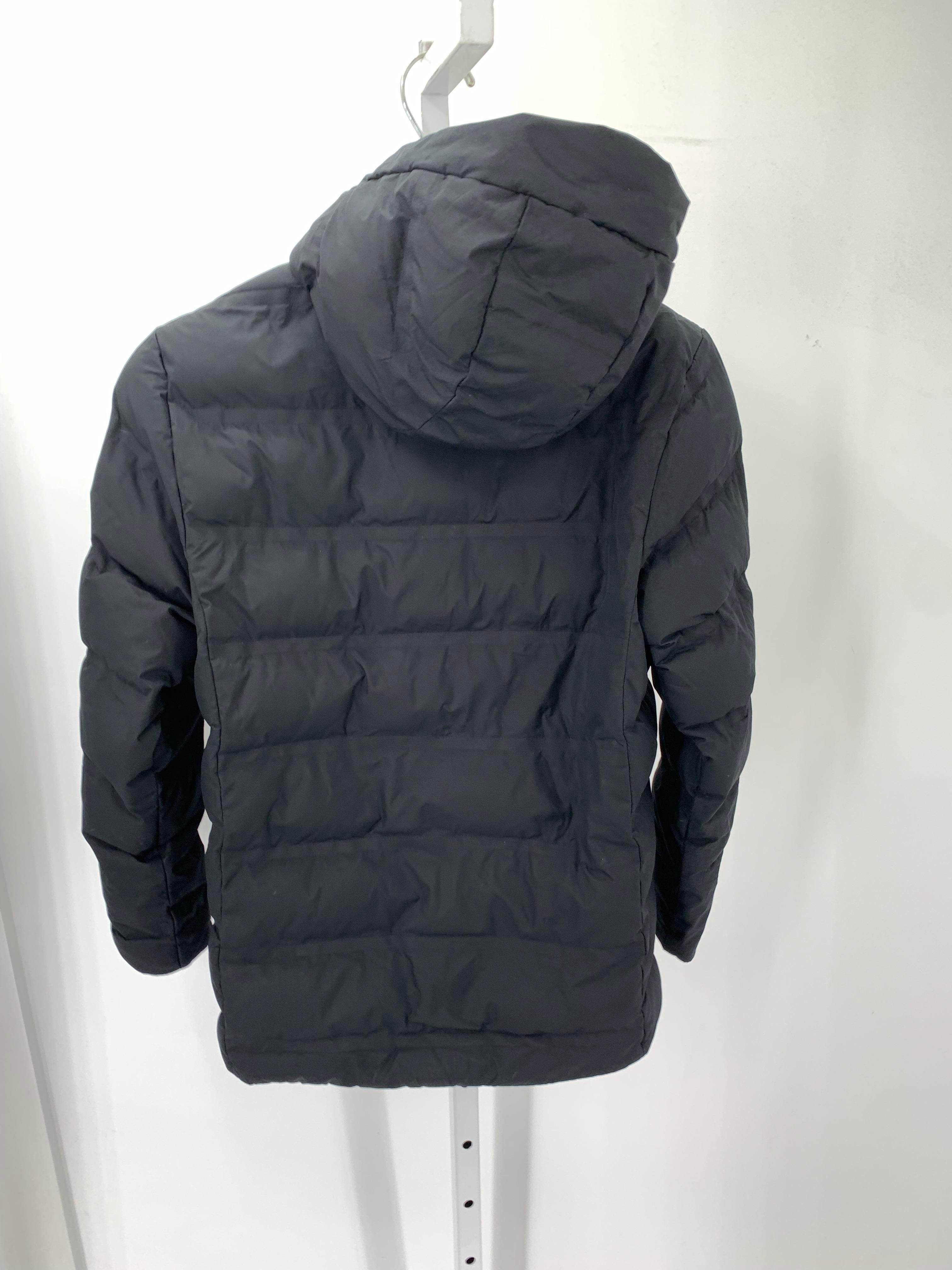 RED HOODED ZIP PUFF JACKET.