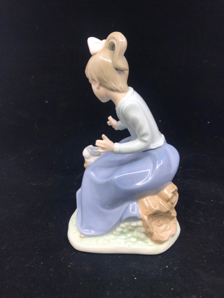 PORCELAIN GIRL W SLEEPING PUPPY "LET'S REST" 1091.