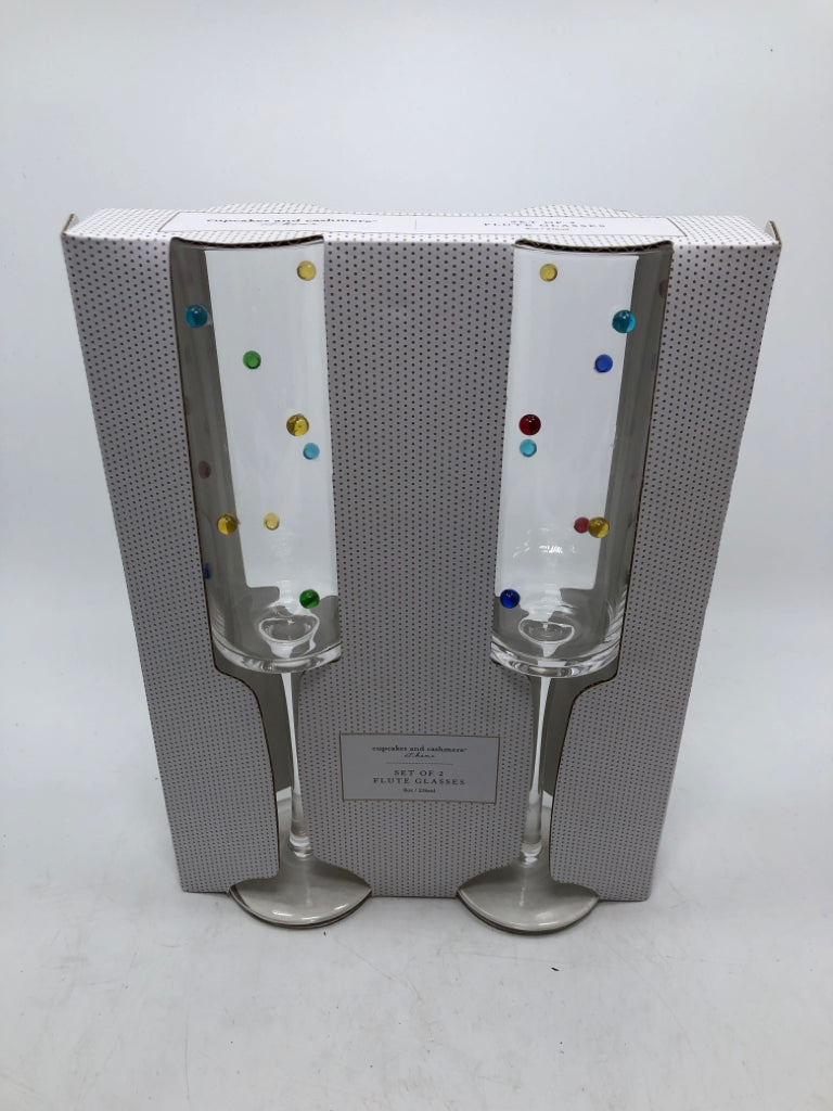NIB 2 CUPCAKES & CASHMERE FLUTE GLASSES.