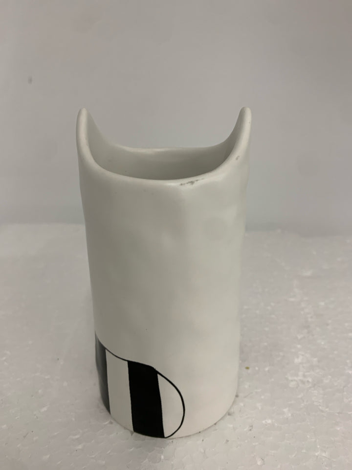 WHITE CERAMIC CAT SHAPED PENCIL CUP BLACK STRIPES.