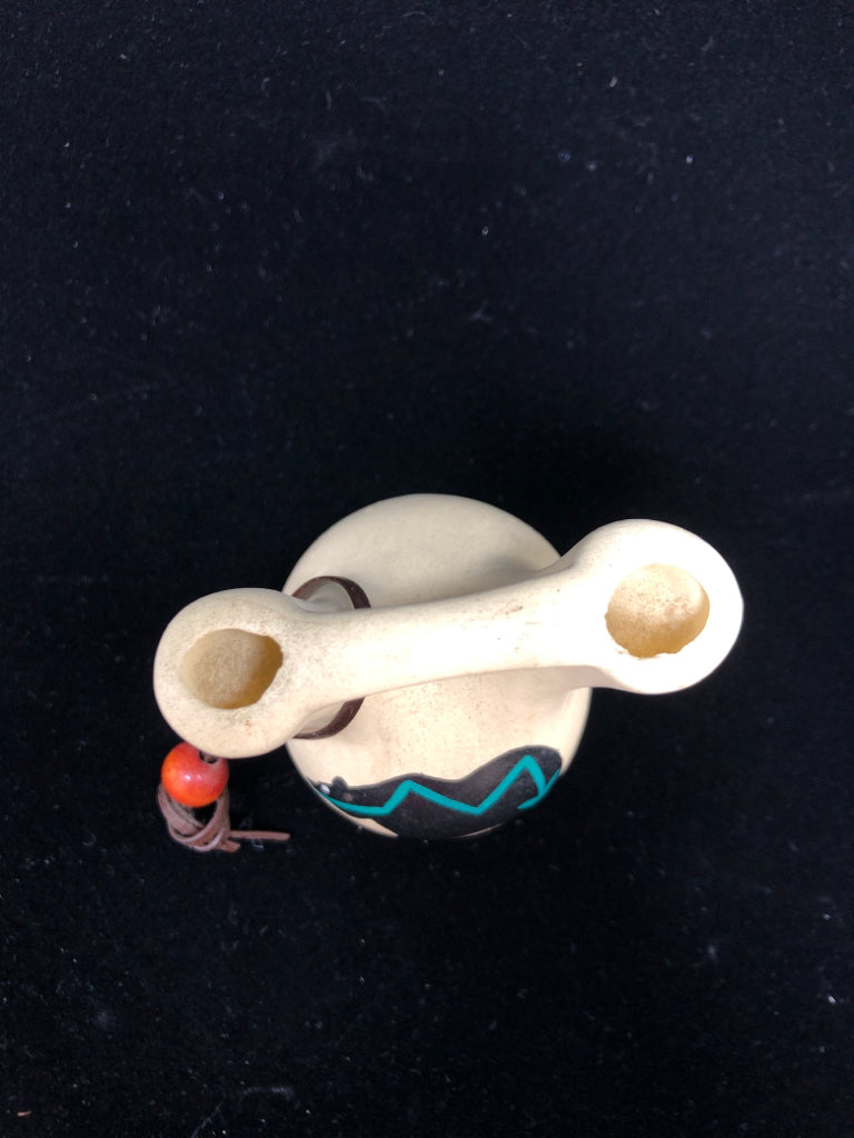 VTG NATIVE AMERICAN SMALL BEAR VASE.