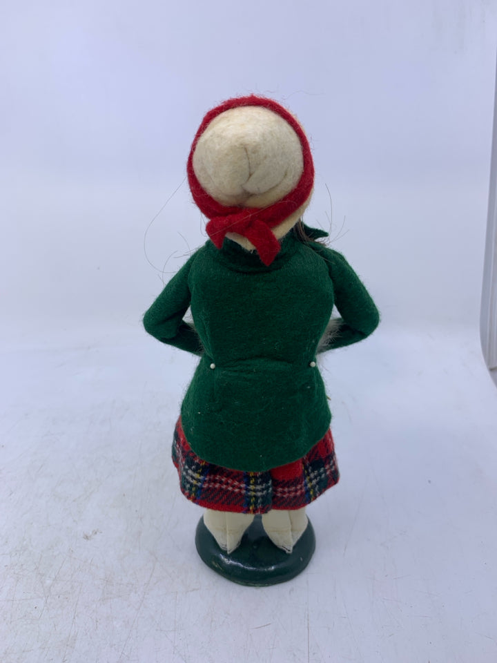 1986 BYERS' CHOICE GIRL CAROLER WITH MUFF.
