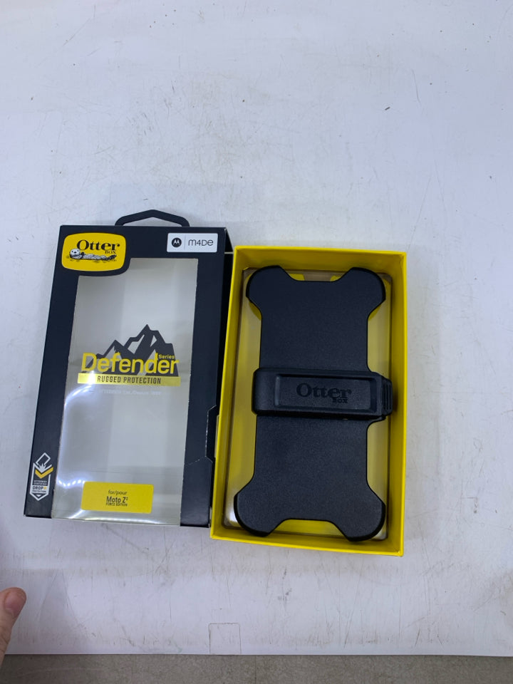 OTTER BOX MOTO Z2 PHONE CLIP IN BOX.