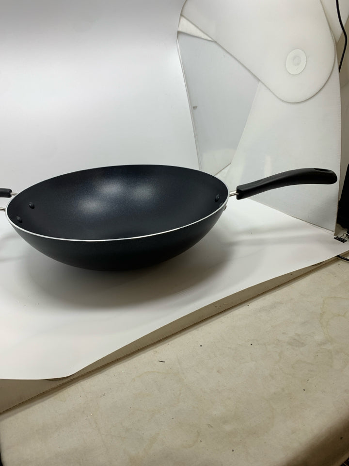 WOK PAN.