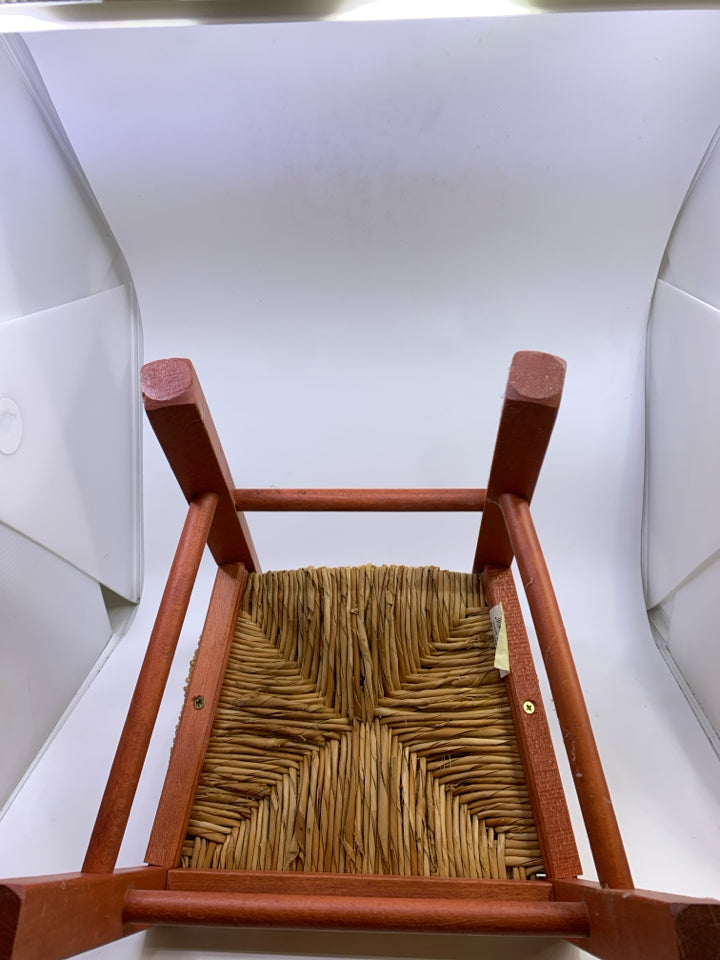 VTG DARK CORAL PAINTED WOODEN CHILDS CHAIR.