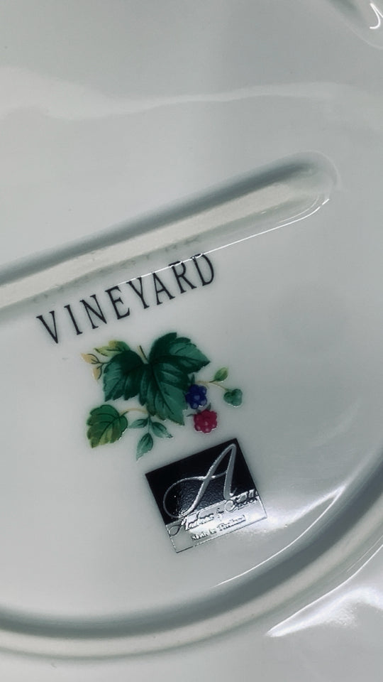 2PC CERAMIC CHEESE BOARD AND KNIFE WITH BERRIES DESIGN.