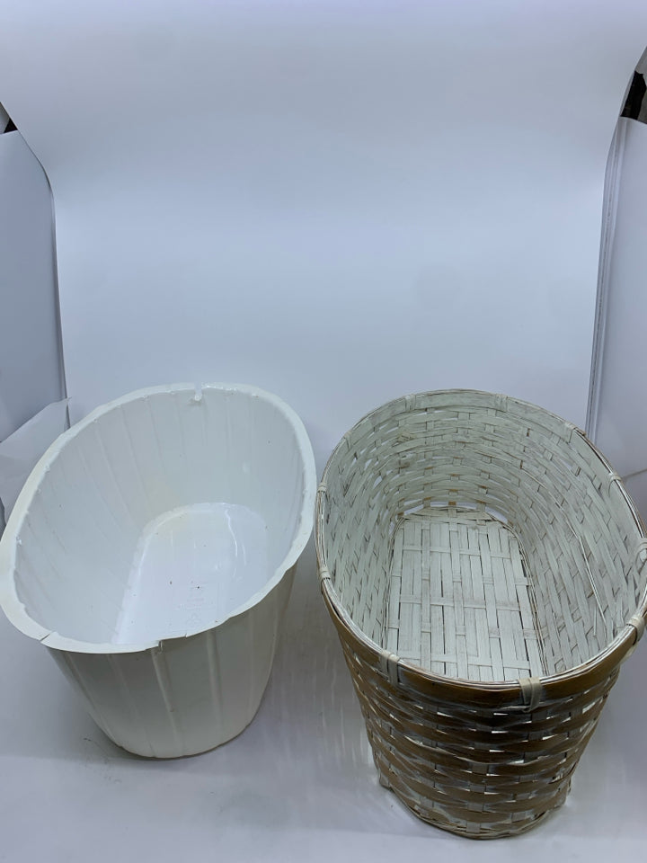 WHITE PLANTER BASKET.