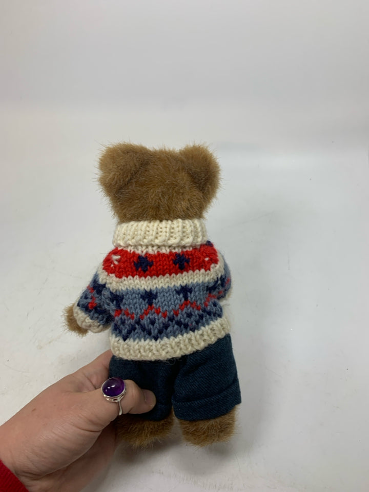 BROWN BOYDS BEAR IN SWEATER.