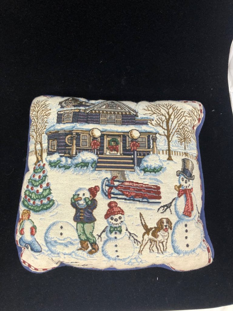 SMALL SNOWMAN W DOG PILLOW.