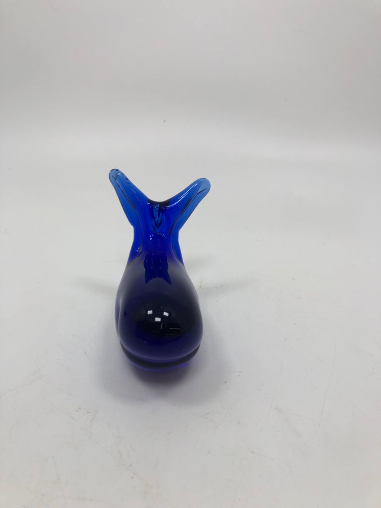 COBALT BLUE GLASS WHALE FIGURE.