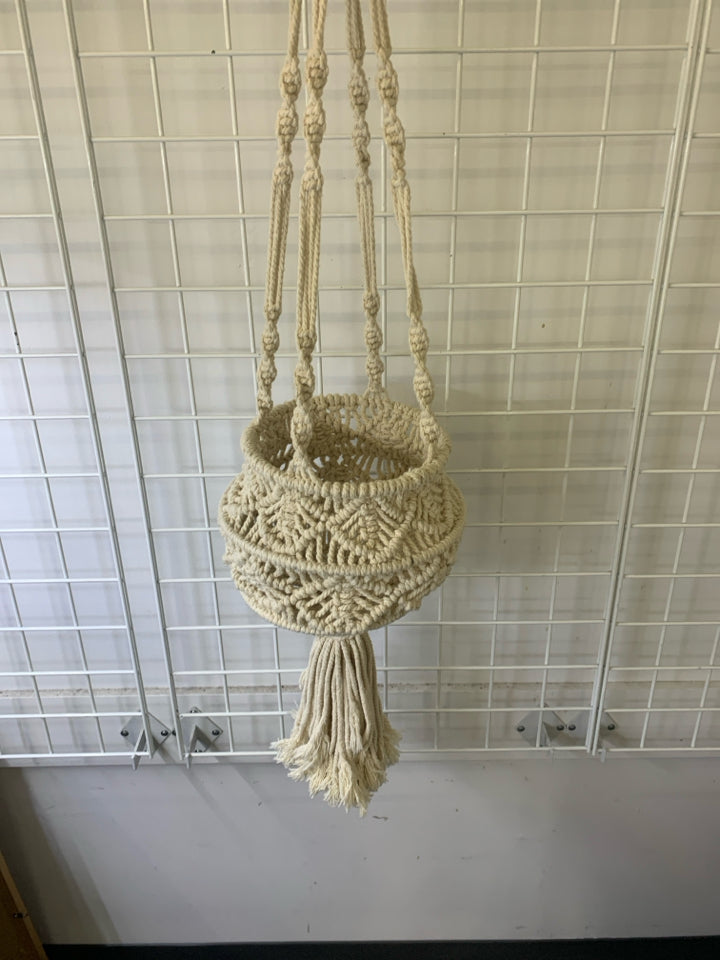 MACRAME HANGING PLANT HOLDER.