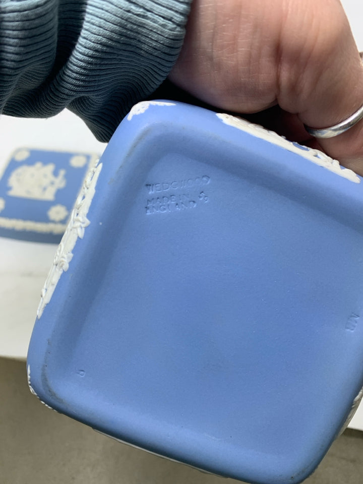 VTG SQUARE BLUE JASPERWARE COVERED TRINKET BOX.