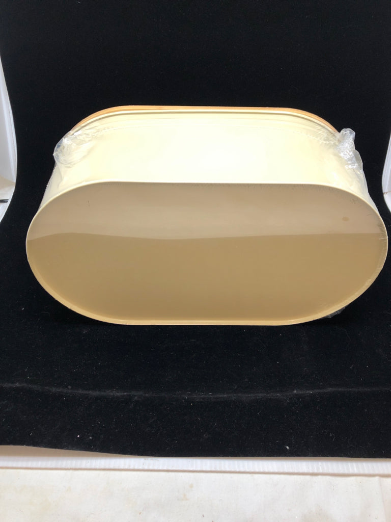 NWT BAMBOO BREAD BOX.