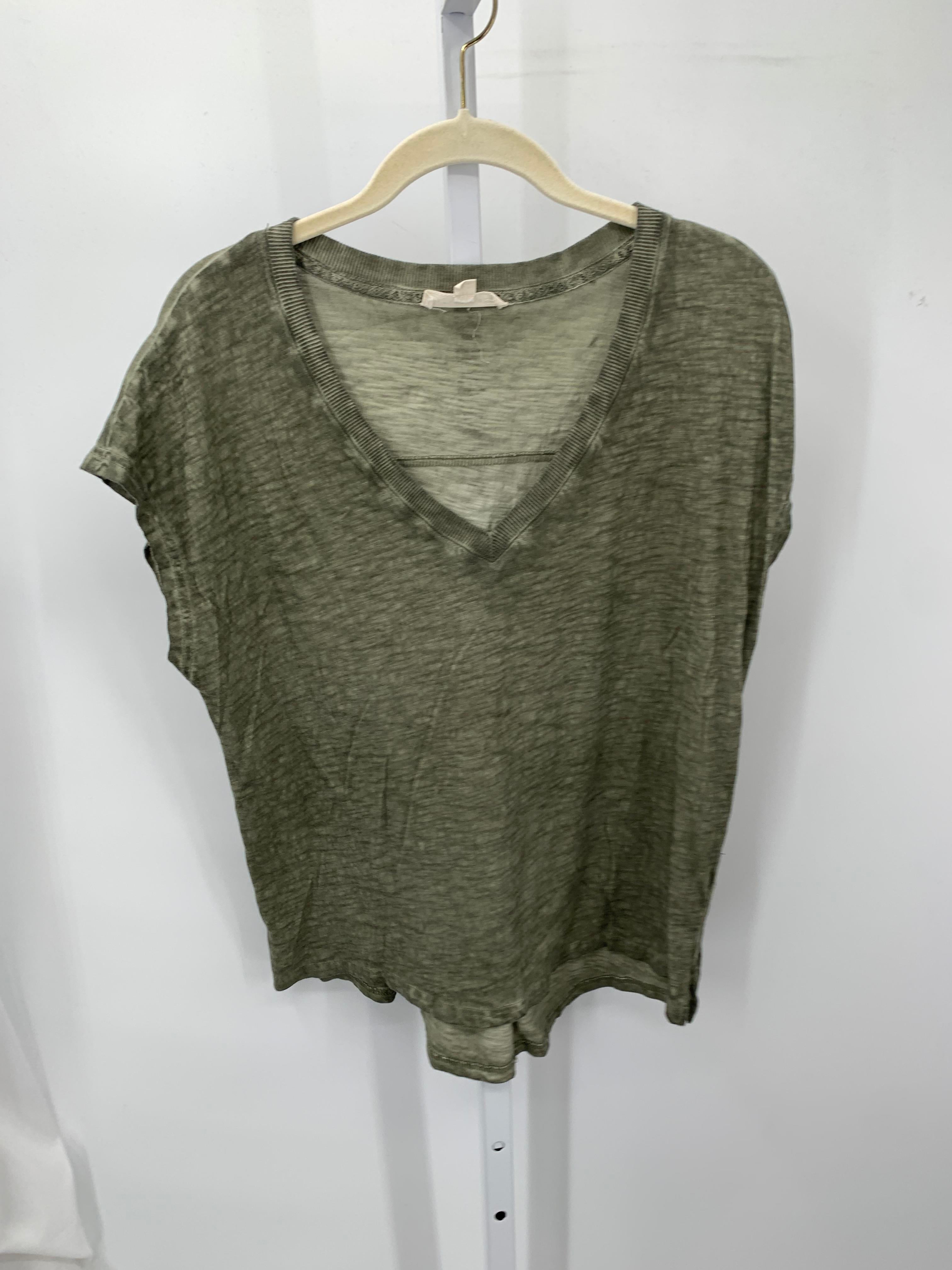 Size Medium Misses Short Sleeve Shirt