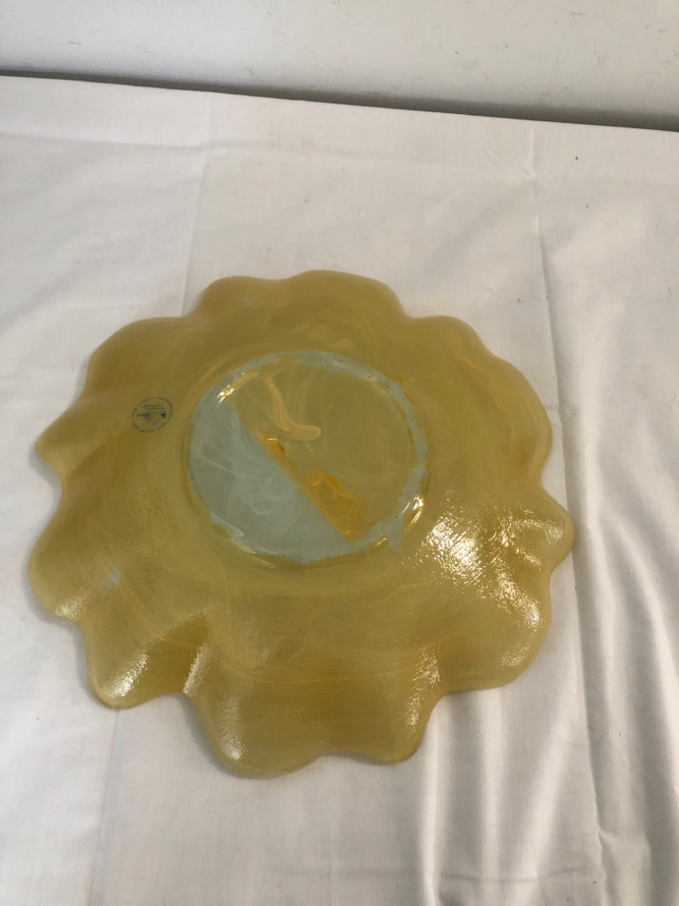 YELLOW SWIRLED GLASS CANDLE HOLDER.