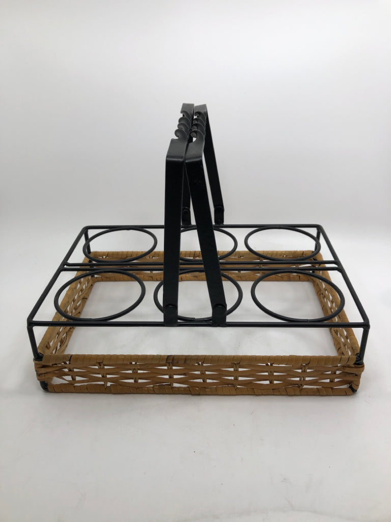 METAL/WICKER DRINK CADDY.