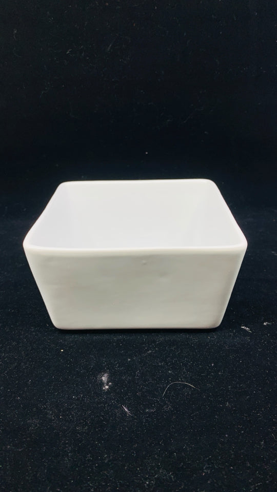 SMALL WHITE SQUARE BOWL.