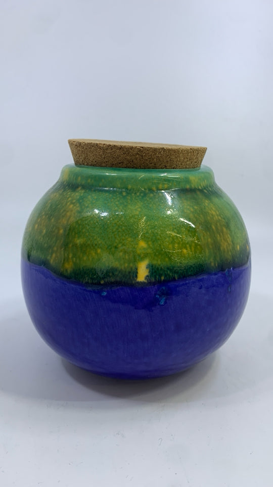HUGS & KISSES FUND POTTERY JAR.