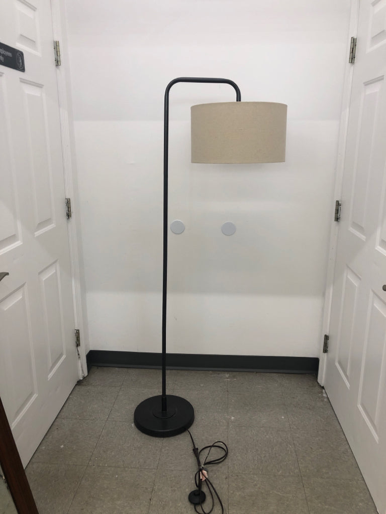 GREY BASE METAL FLOOR LAMP W/ CREAM SHADE.
