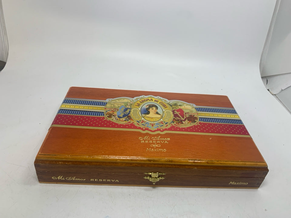 LA AROMA DE CUBA WOOD CIGAR BOX.