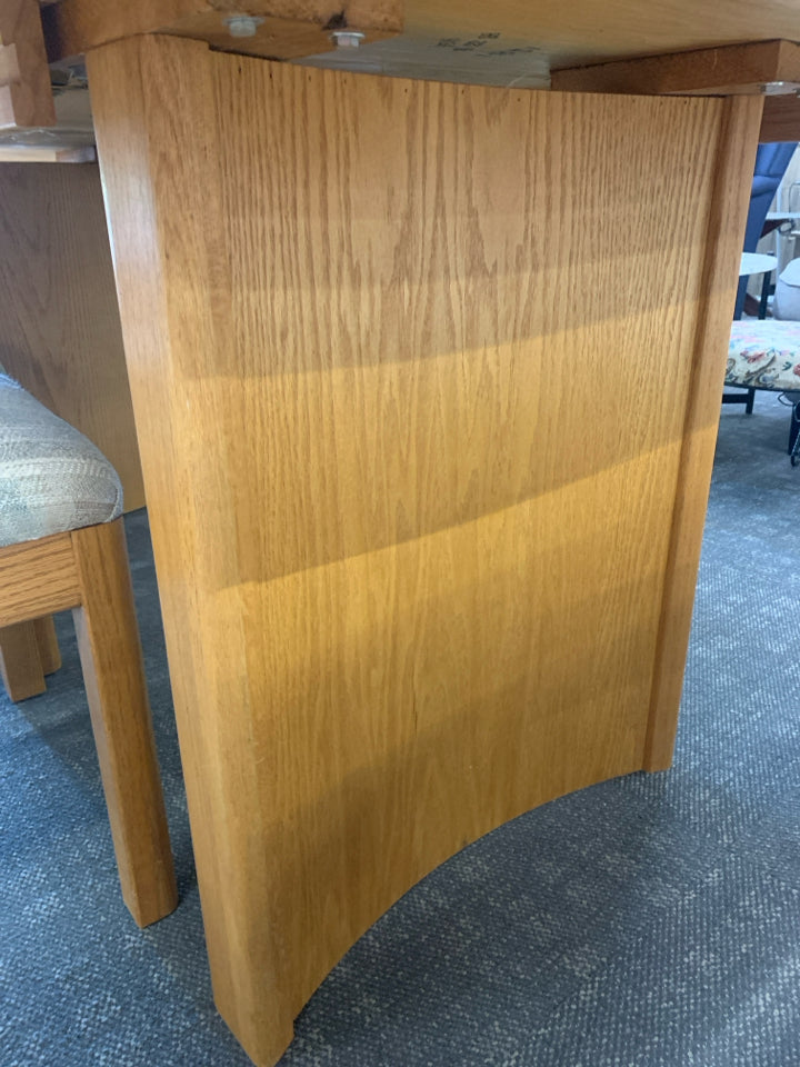 OAK WOOD TABLE W LEAF + 6 CHAIRS.