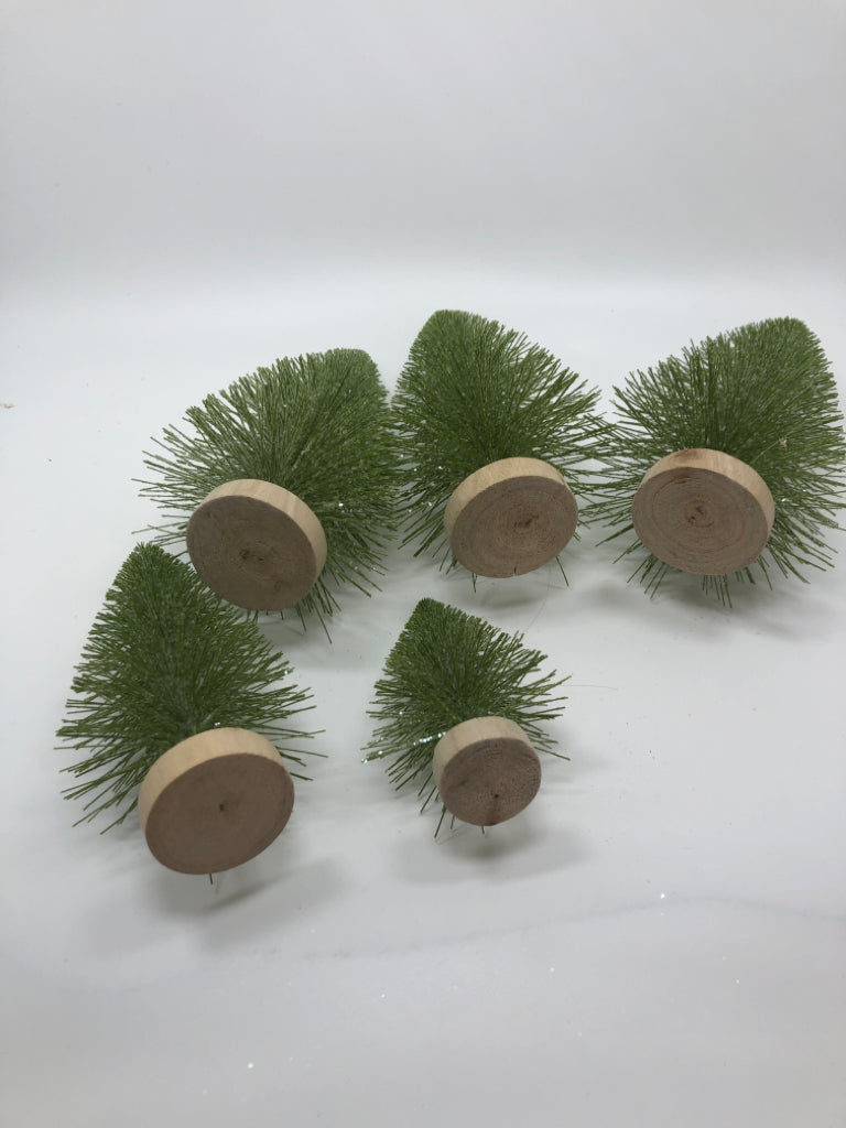 5 VARIED MINI CHRISTMAS TREE DECOR.
