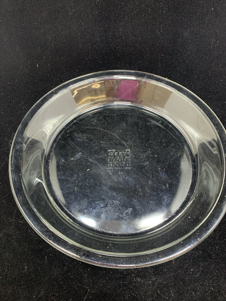 CLEAR ROUND PYREX BAKING DISH.