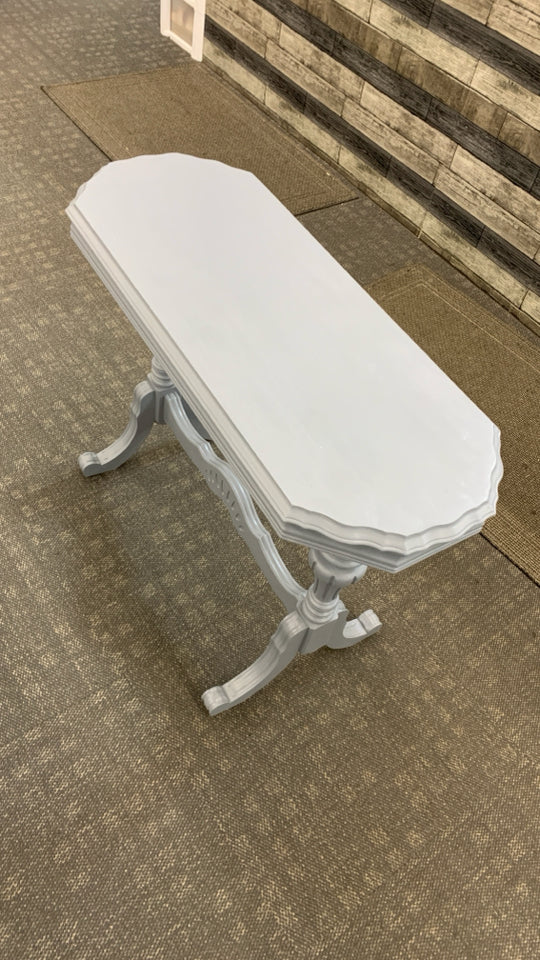 LT BLUE PAINTED SIDE TABLE W/BEVELED EDGES AND SPINDLE LEGS.