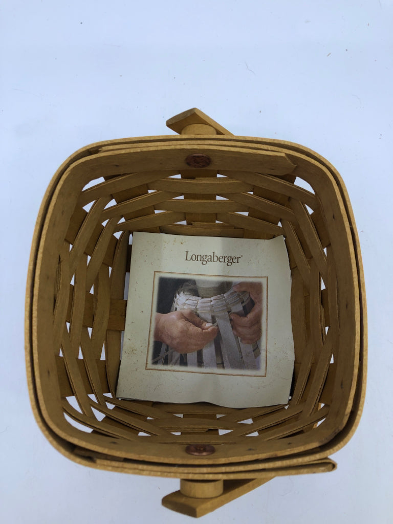 2004 SMALL ROUNDED SQUARE BASKET WITH HANDLE.