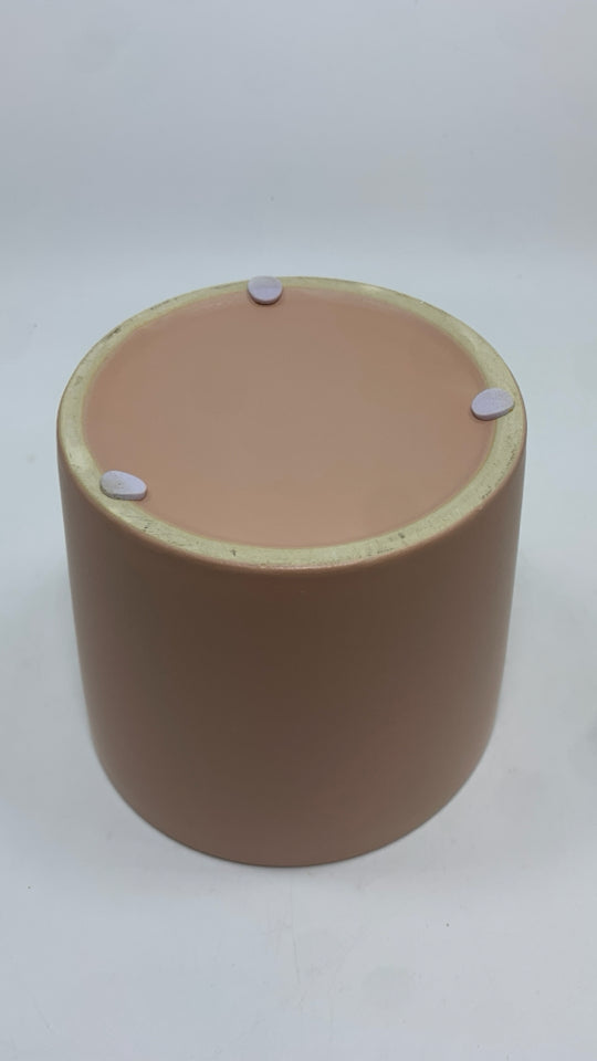 PEACH CERAMIC PLANTER.