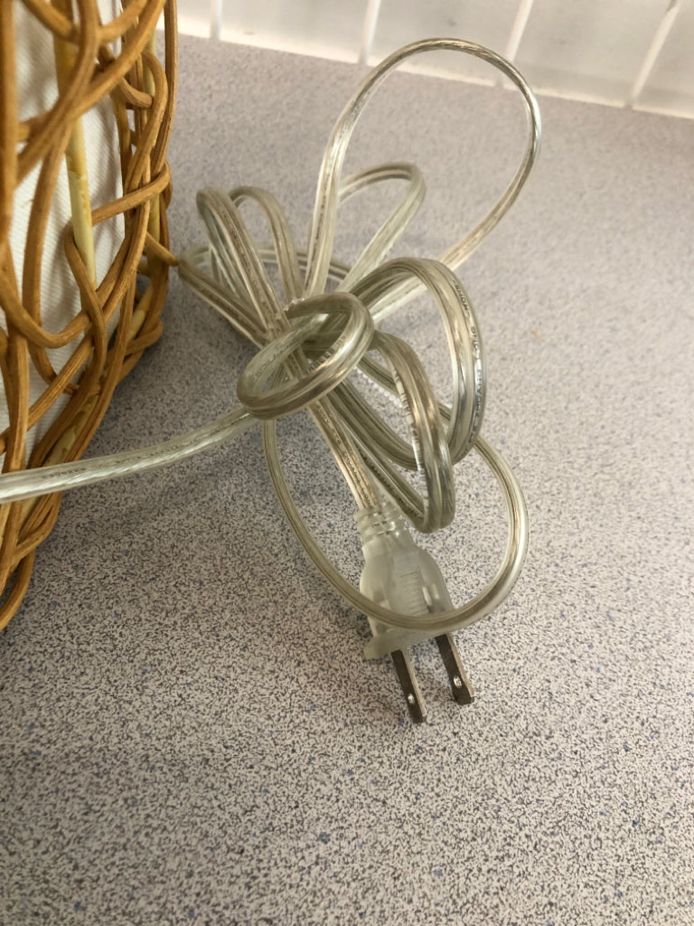 RATTAN NOODLE TABLE LAMP.