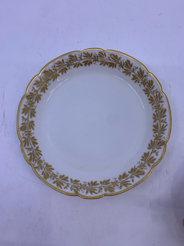VTG WHITE W/ GOLD DETAILS TEACUP/SAUCER.