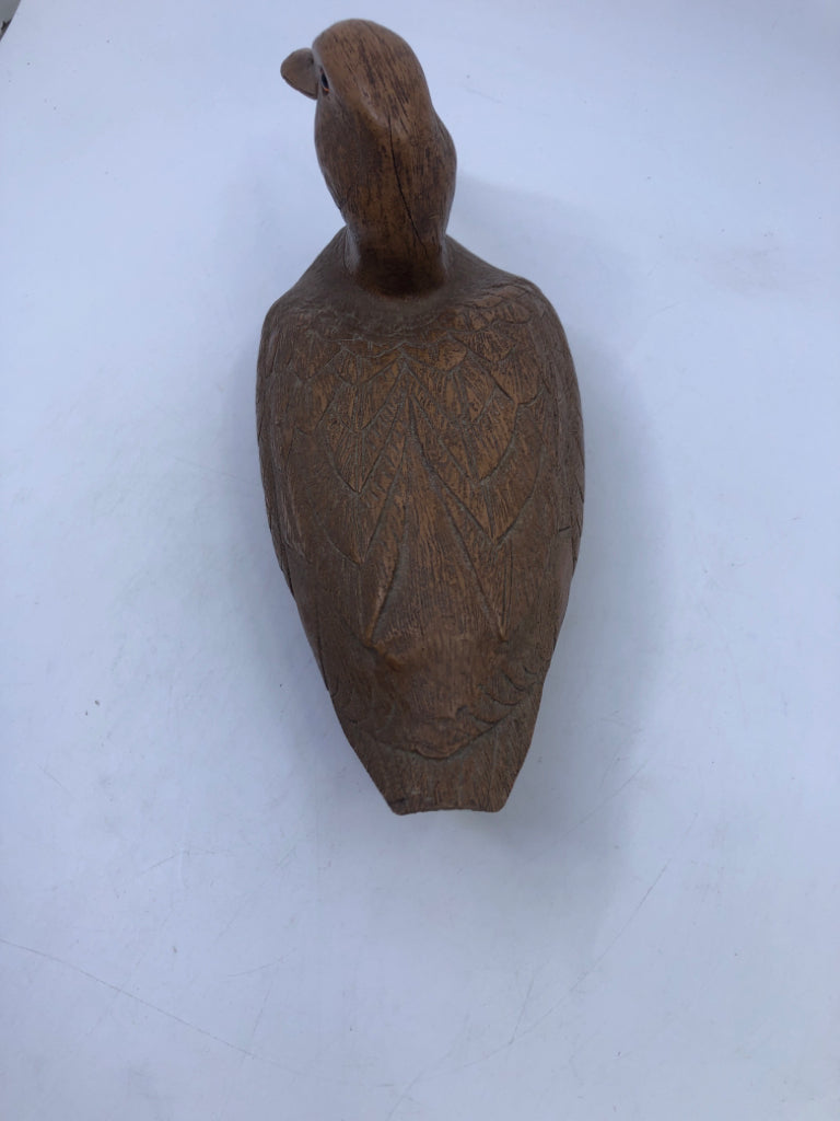 CARVED WOOD STYLE DUCK DECOR.