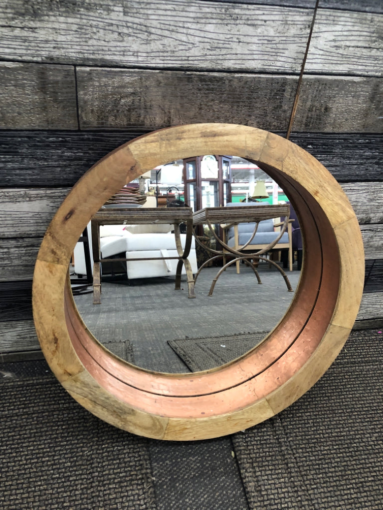 ROUND MIRROR W/COPPER/WOOD FRAME.