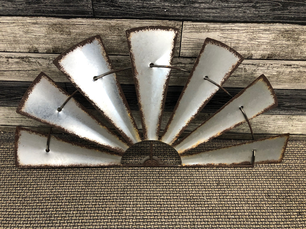 GALVANIZED METAL SUN/ BLADES WALL DECOR.