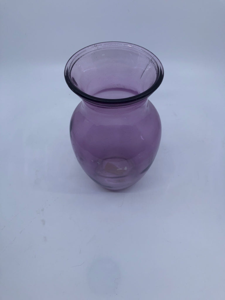 PURPLE GLASS VASE.