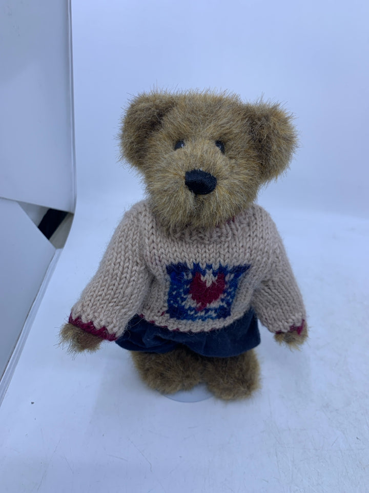 LIGHT BROWN BEAR W/ BEIGE SWEATER BLUE PANTS ON STAND.