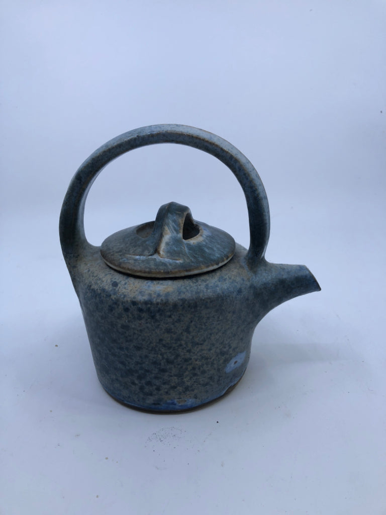 SMALL BLUE HEAVY POTTERY TEA POT W/ TAN DETAILS.