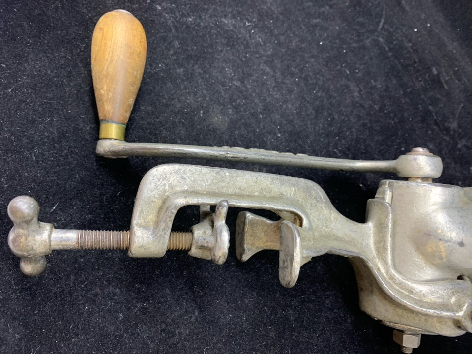 VTG METAL MEAT GRINDER W/WOOD HANDLE.