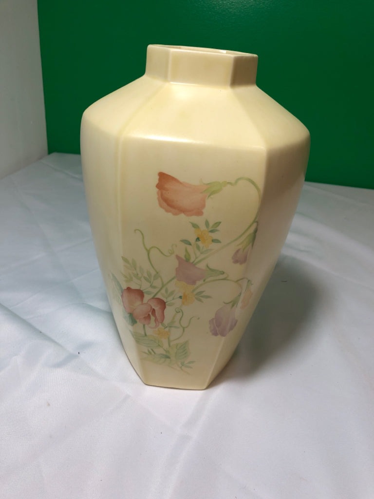 HANDMADE PALE YELLOW/PINK FLORAL GINGER JAR.